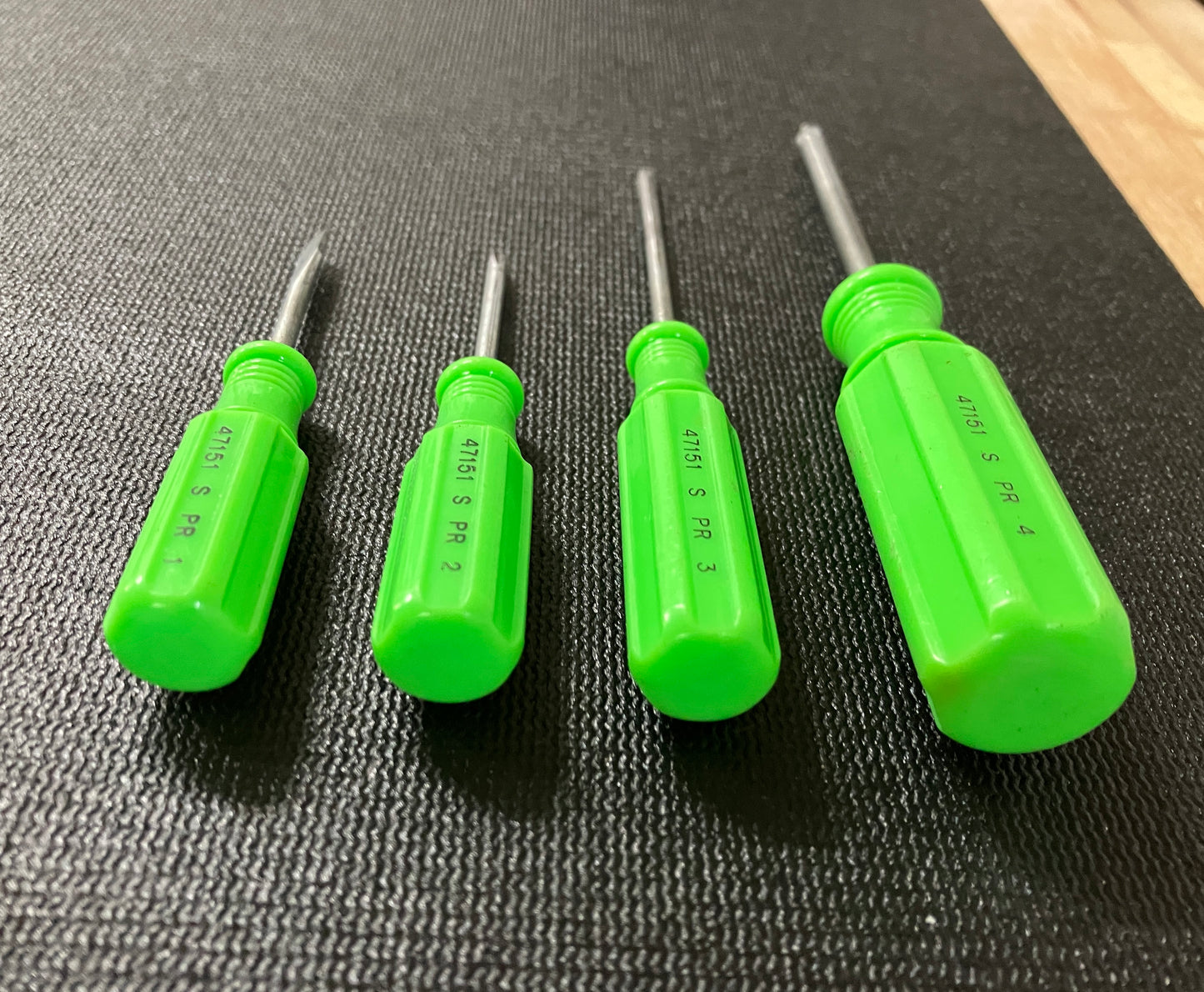 Vintage Craftsman Neon Green Hi Viz High Visibility 4 Screwdrivers 47151 USA