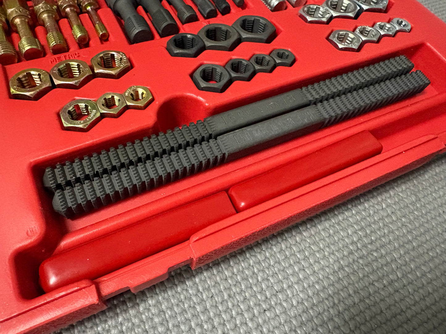 NOS Sears Craftsman USA SAE & Metric Master Thread Restorer Kit 40pc 52105